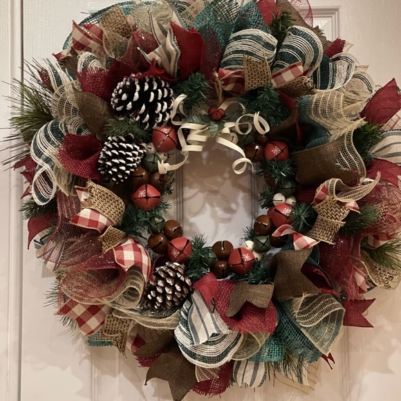 WREATH - RUSTIC WINTER WREATH 24” very very full with VINTAGE JINGLE BELLS! - Picture 4 of 14